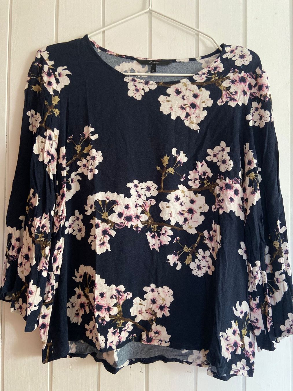 Top: Top / Bulse – Usato da Jonen venduto da Lux.K.