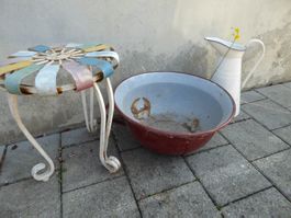 Emaille Schüssel und Wasserkrug mit Hocker, Vintage, Deko...