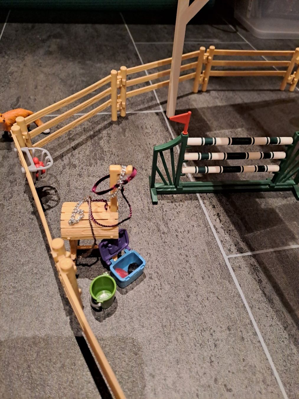 Schleich Spielzeuge: Schleich Pferde Auslauf – Gebraucht aus Cordast von  5