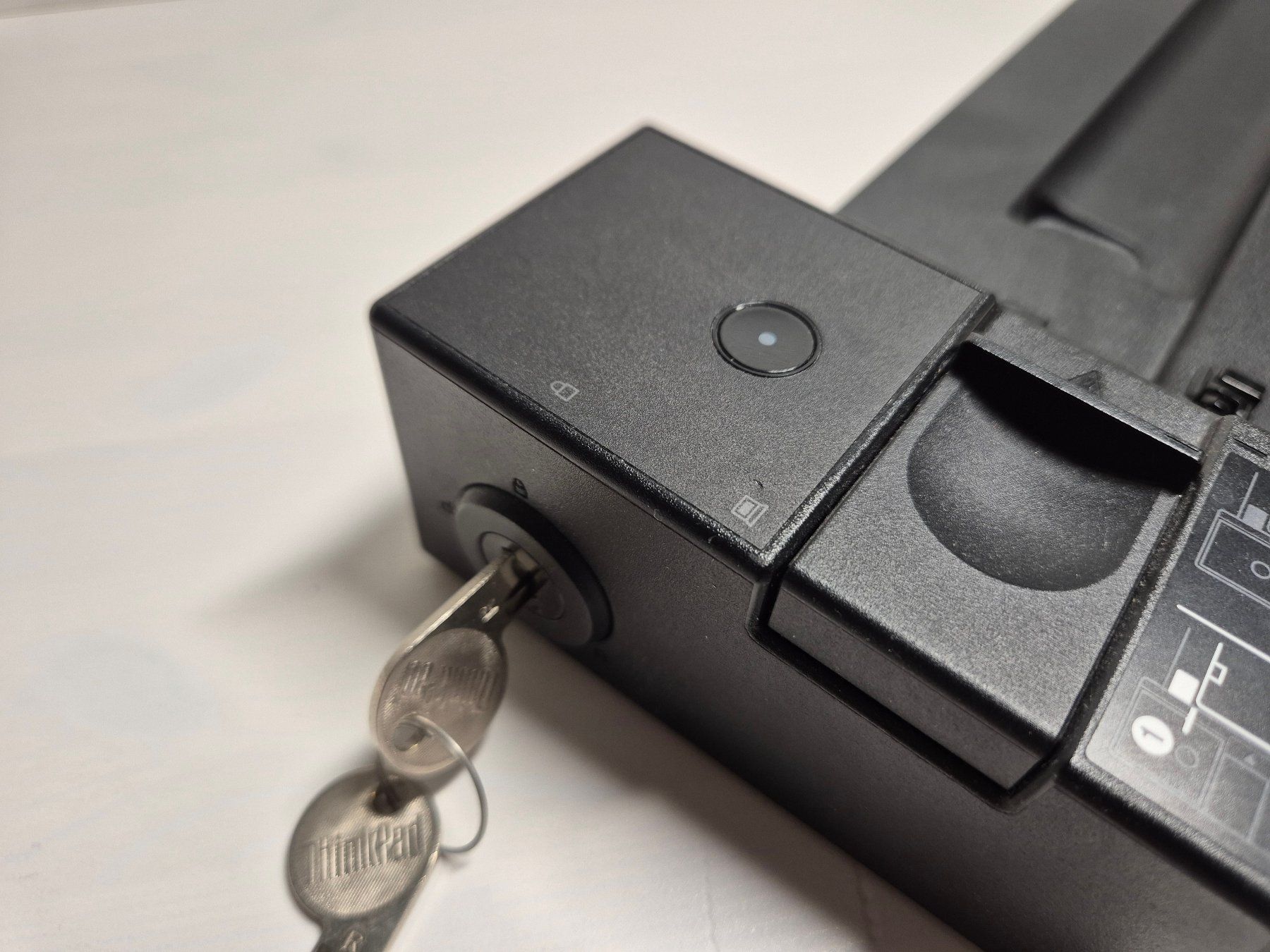 Lenovo Docking station: Dockingstation Lenovo ThinkPad Ultra 40AJ – Usato da Gossau SG venduto da Puch-tech 1