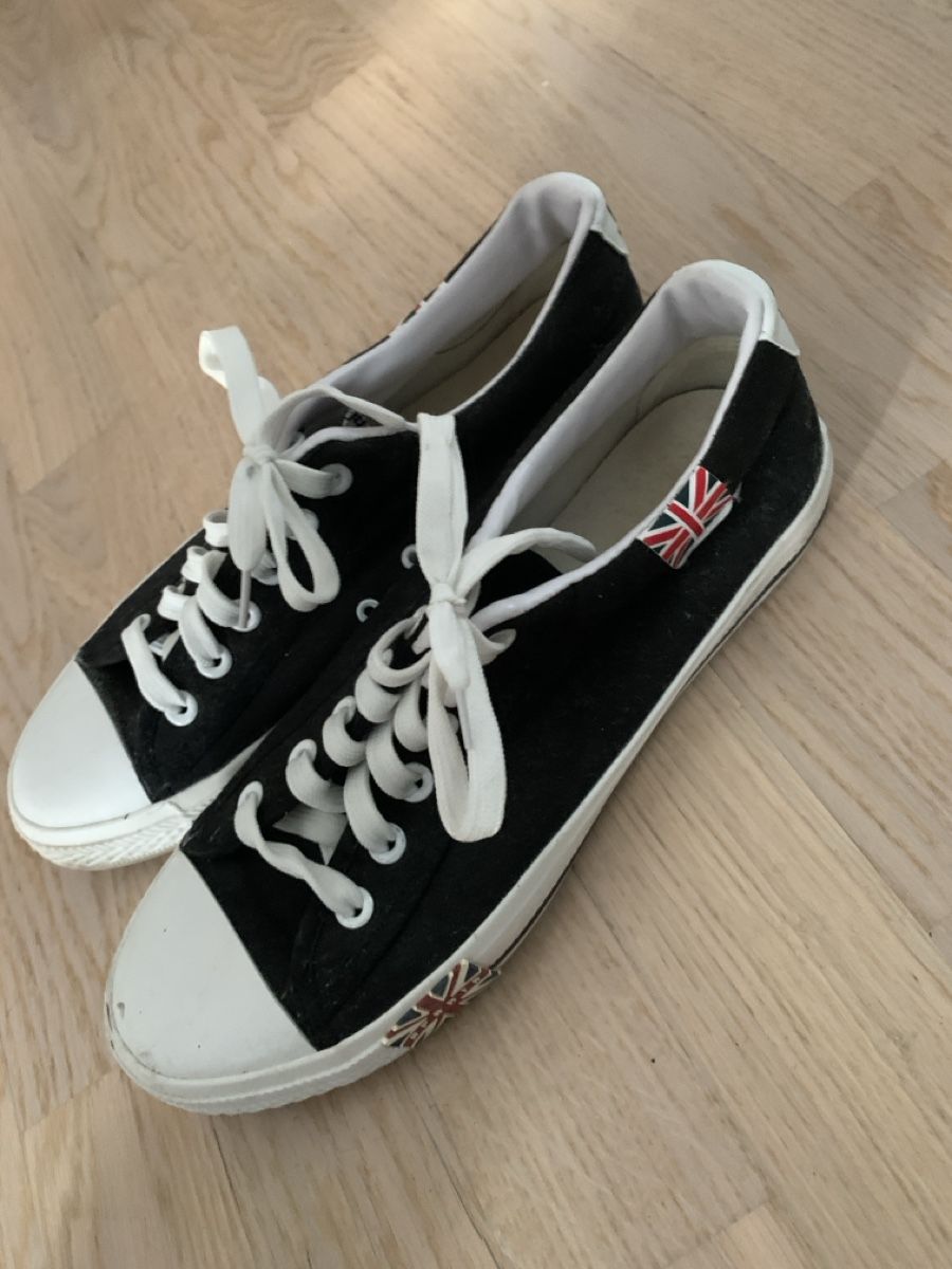 Scarpe da uomo: Sneakers Schwarz – Usato da St. Gallen venduto da menchild