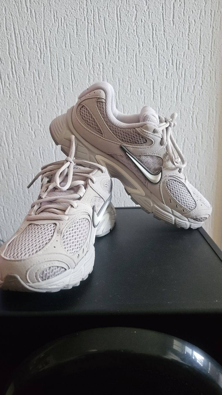 Nike Herrenschuhe: Nike Air Zoom Pegasus 40 NEW – Neu und originalverpackt aus Epalinges von Lutzka_Factory 1