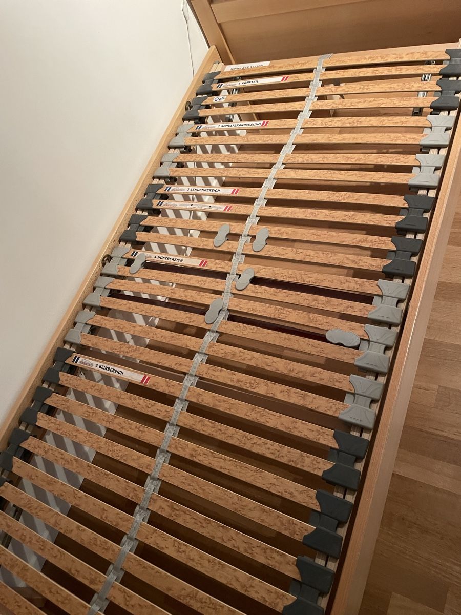 Lits: Bettgestell mit Lattenrost und Matratze – D'occasion à Spreitenbach par Gloxinia 6