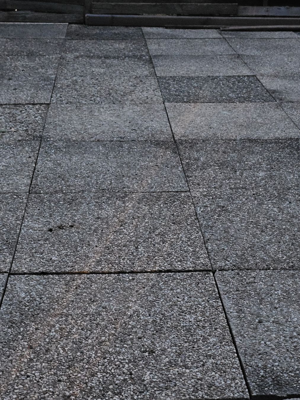 Rivestimenti per pavimenti: Dalles de terrasse en béton gravillonné – Usato da Fribourg venduto da gio_m5kp 1