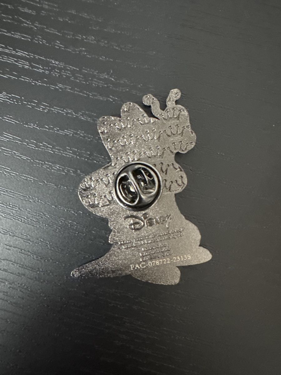 Placchette & Badge: Loungefly - Disney Känga Pin – Nuovo (secondo la descrizione) da wynigen venduto da Birnenmus 1