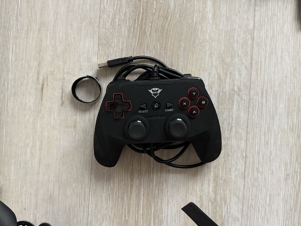 Trust Manettes: TRUST GXT PC Controller – D'occasion à Rickenbach ZH par Pyro_Iced