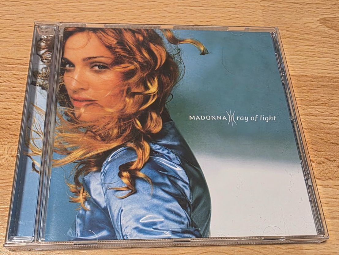 CD: Madonna - Ray of Light CD – Usato da Niederbipp venduto da Tamara15101995