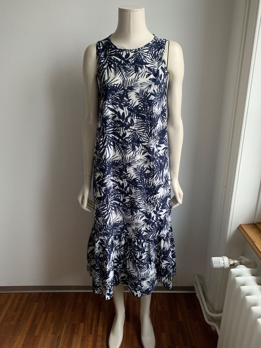 Max Mara Vestiti: MaxMara: Herrlich blau gemustertes, langes Sommerkleid, 36 – Nuovo (secondo la descrizione) da Luzern venduto da designluzern 1