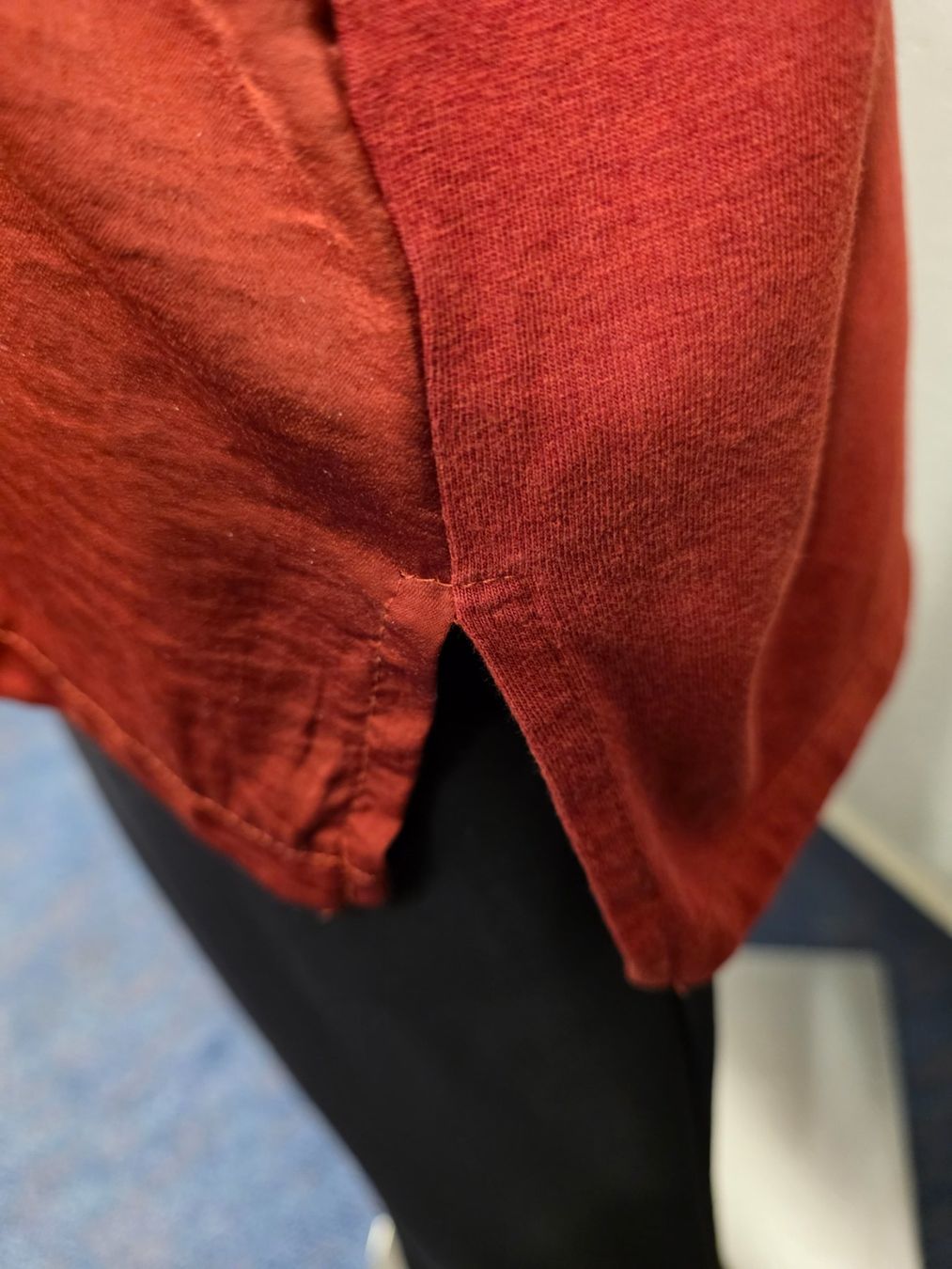 Tops: Rote Bluse mit Spitze, Gr. L – D'occasion à Neerach par Basile1 3