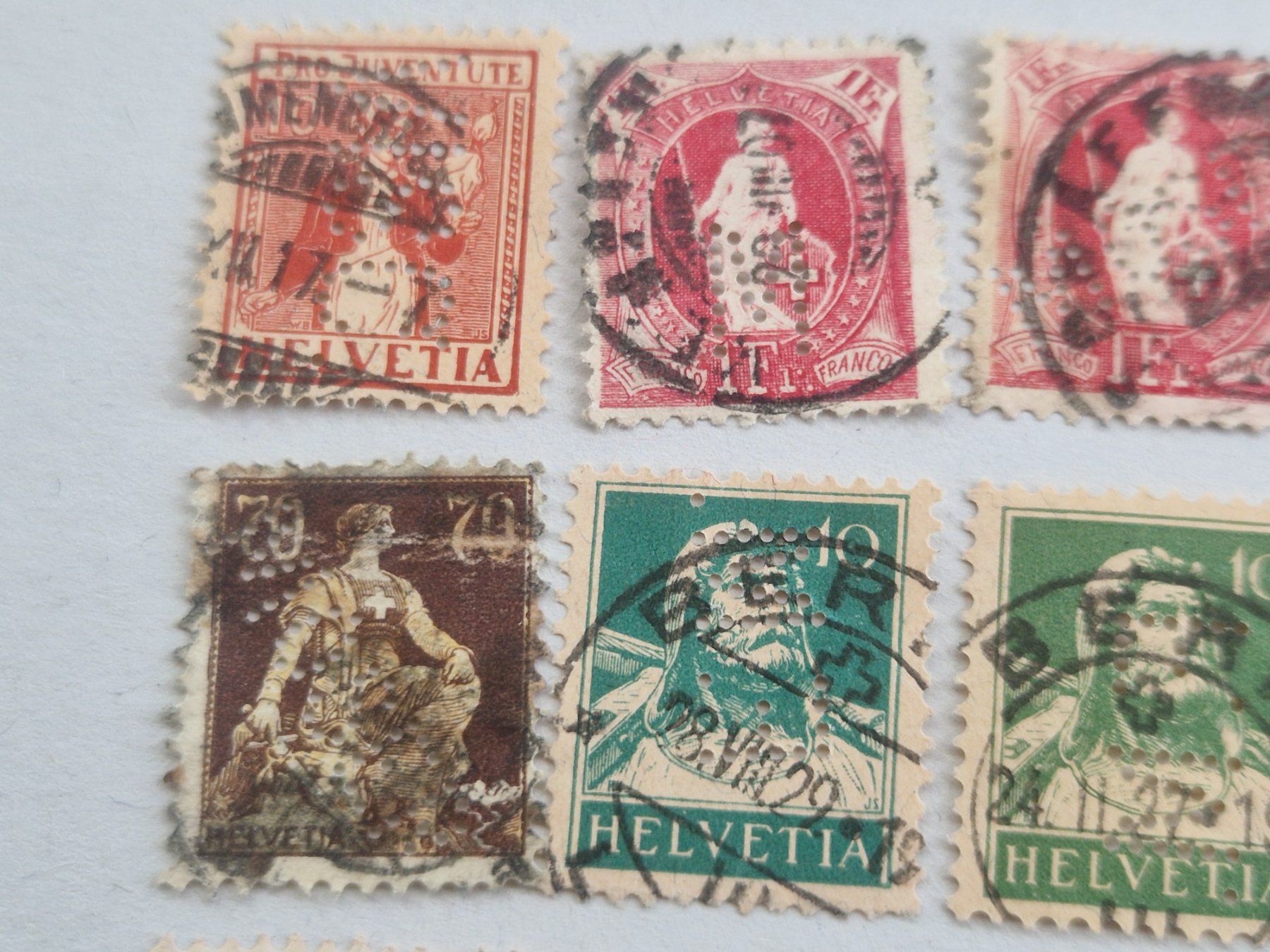 Tutti i francobolli: Ansammlung Perfin, ab 1.- – Usato da Burgdorf venduto da Glossy01 1