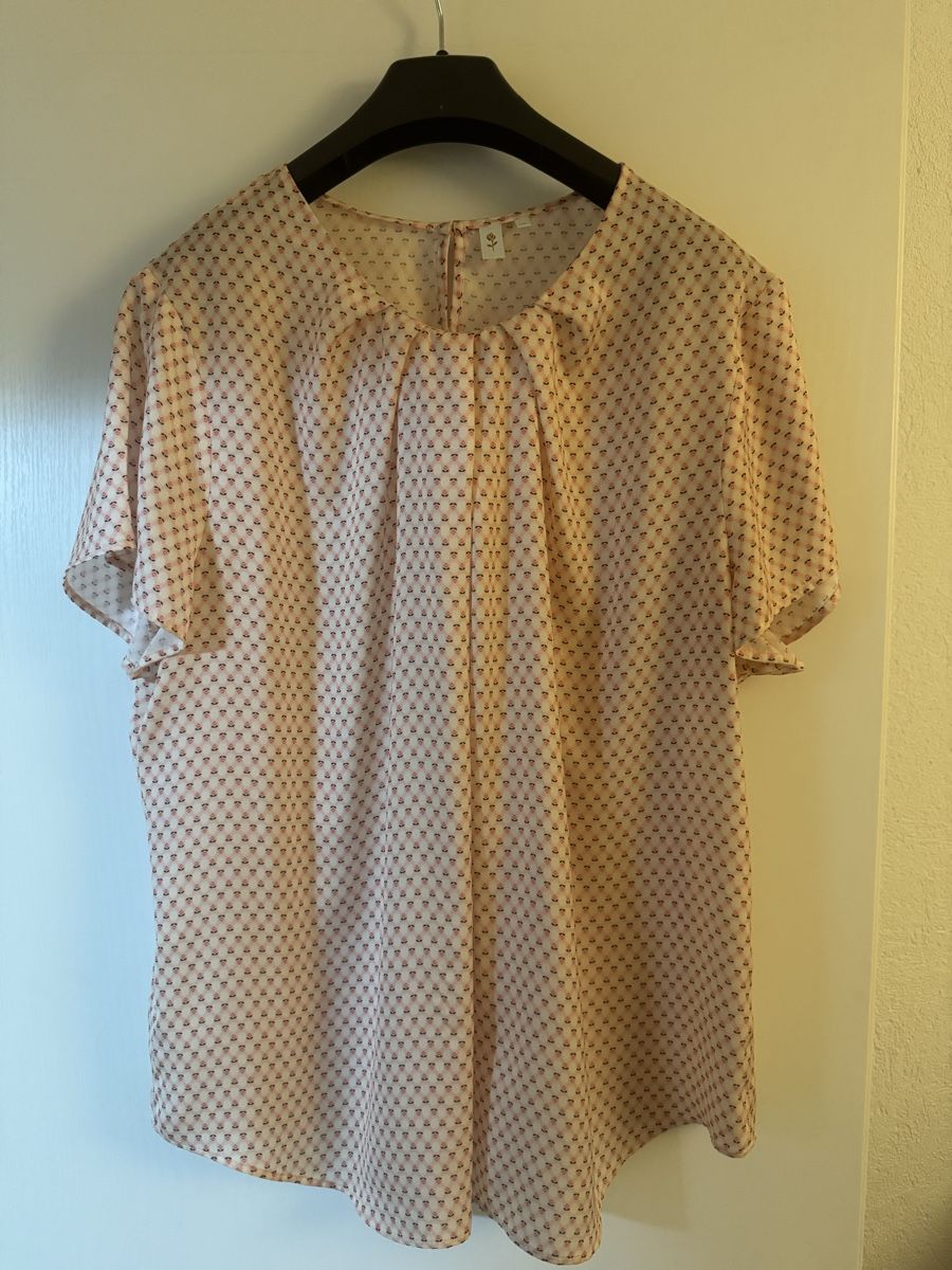 Camicette: Sommerbluse Gr. 48, hell mit Blumenmuster, Top Zustand – Usato da Regensdorf venduto da Kaffeekanne2106