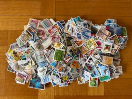 Lot de 1000 timbres suisses décollés. Schweizer Briefmarken