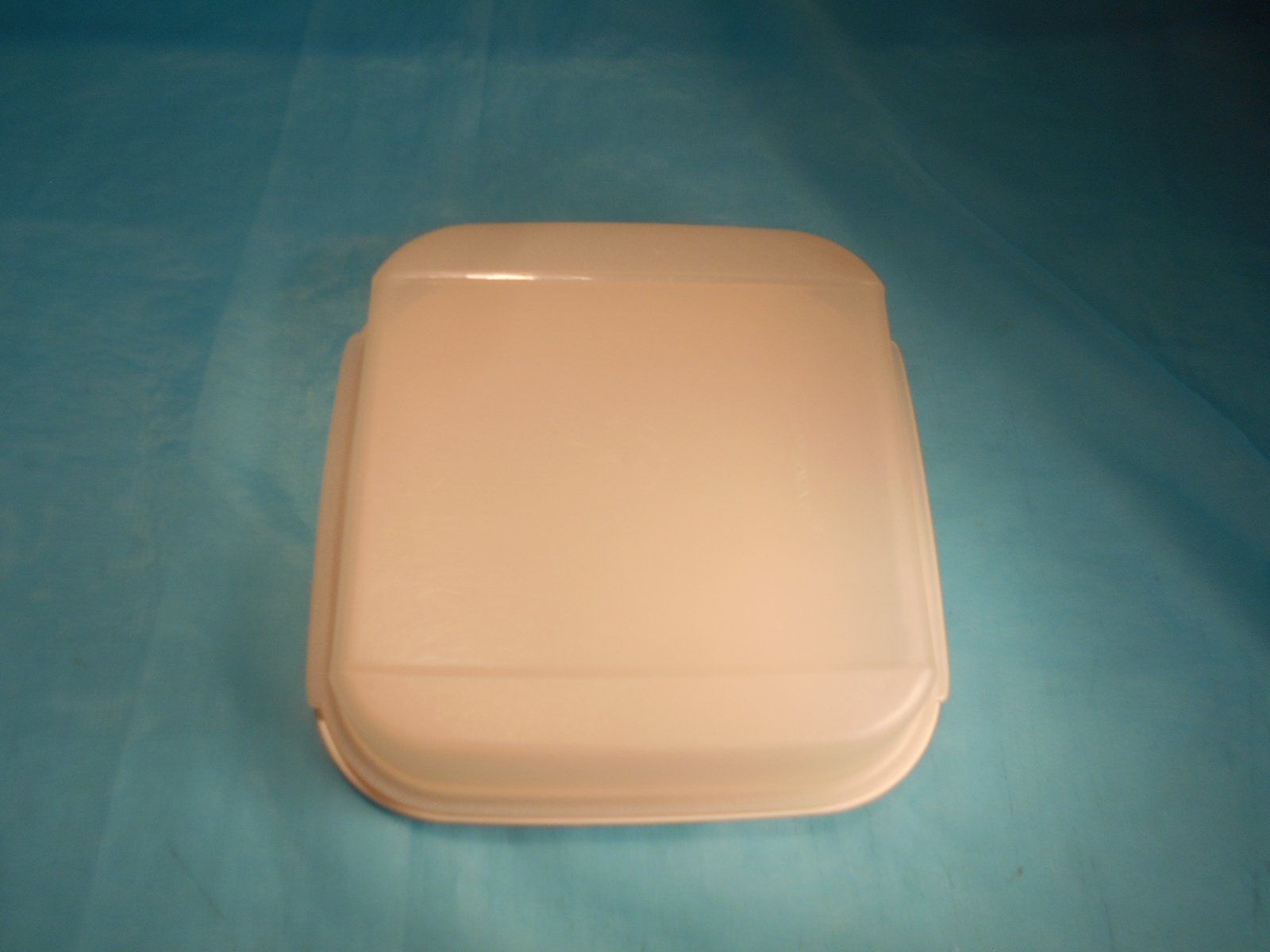 Tupperware Contenitori & Simili: Tupperware Behälter, weiss, 18 x 18cm – Usato da Bellach venduto da JingleCherry 3