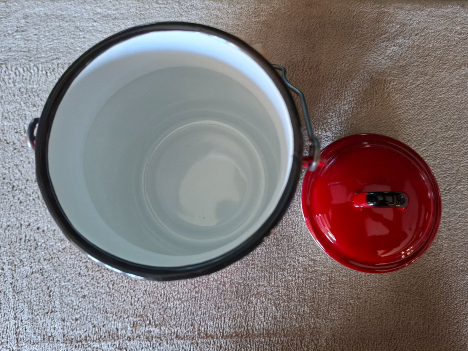 Altro per la casa: Wunderschöne Emaille Milchkanne, getupft, neu – Nuovo (secondo la descrizione) da Otelfingen venduto da silver-moon 1
