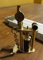 Feuerzeug mit Miniatur-Cognacflasche von Camus Napoleon