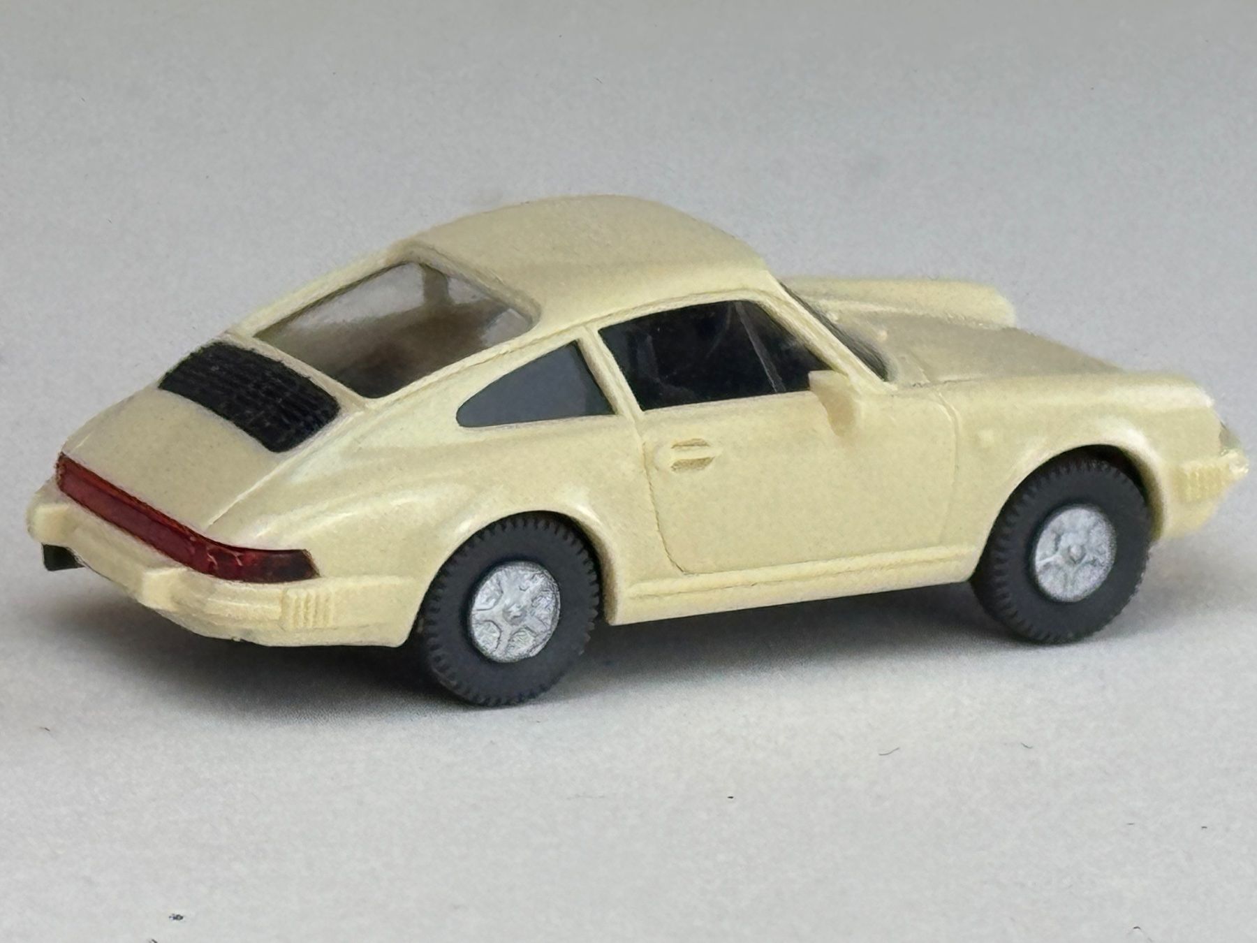 Wiking Modellini d'auto: Porsche 911 C Coupe  h-beige – Usato da Elm venduto da Wikmtz 1