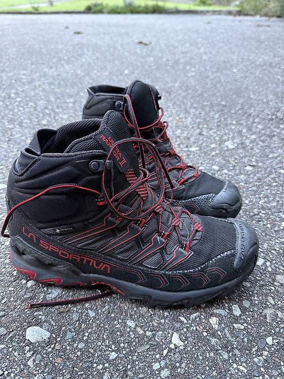 Scarpe da uomo: Scarponcini da montagna – Usato da Lostallo venduto da Berenike