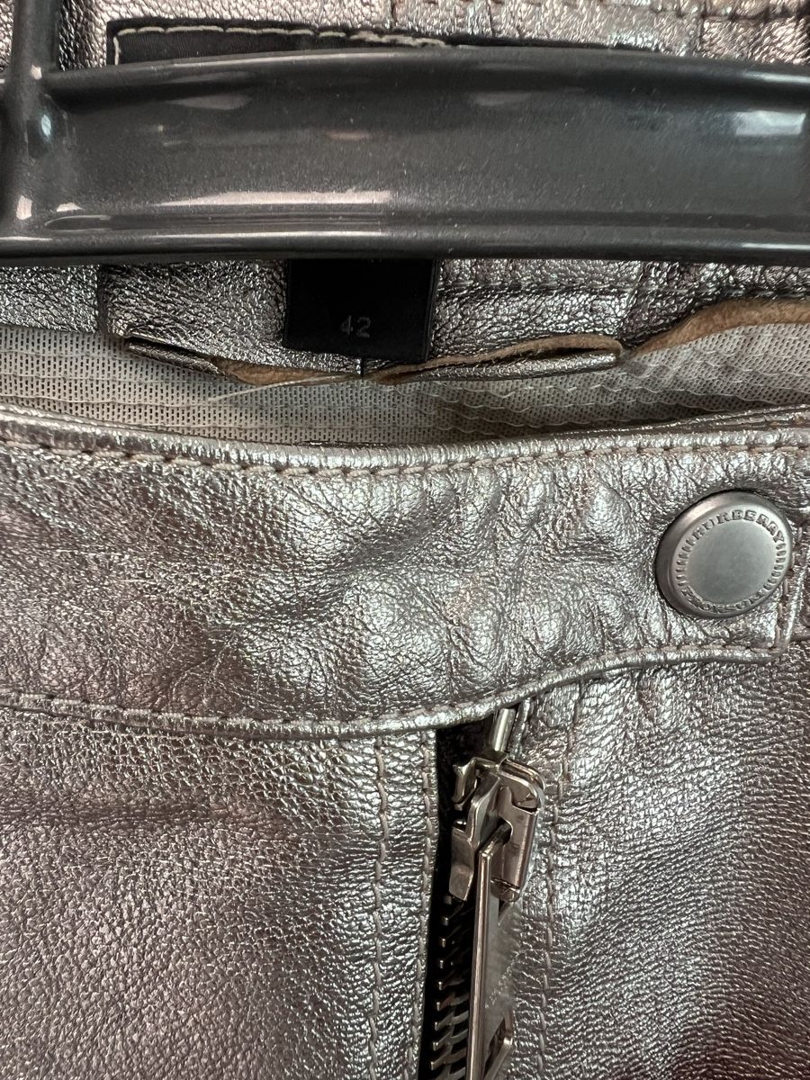 Burberry Hosen: Silberlederhose Burberry – Gebraucht aus Rüschlikon von Mode-ZH13 4