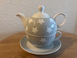 Teekanne mit Tasse