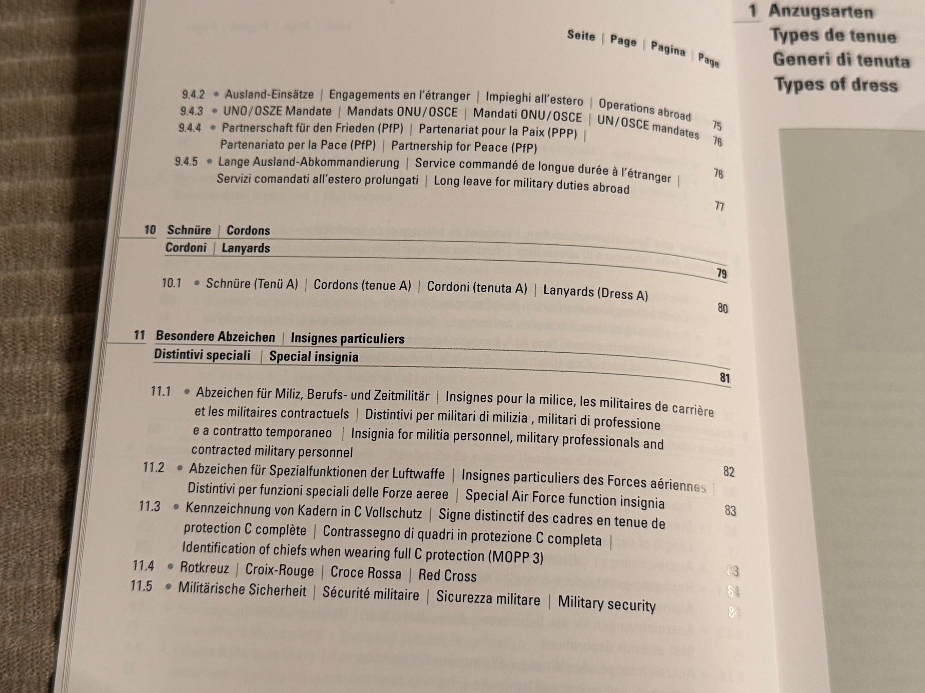 Livres: Reglement: Die Abzeichen der Schweizer Armee – D'occasion à Brütten par Hst1 3