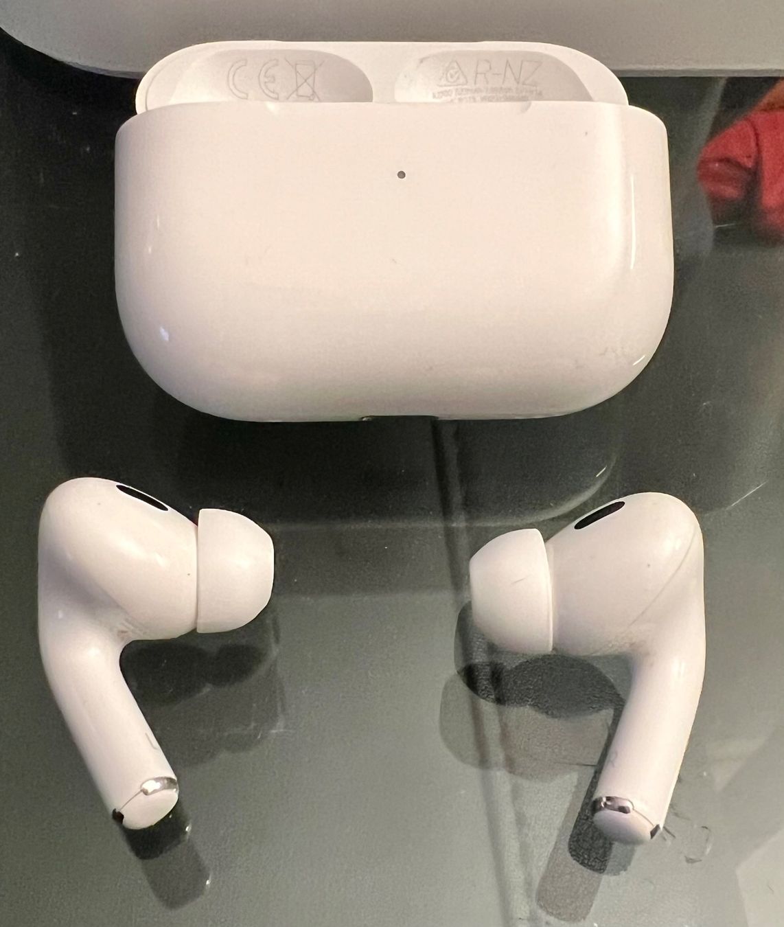 Apple Cuffie: Apple Air Pods Pro 2 inklusive Schutzhülle – Usato da Grüningen venduto da Shirter 5
