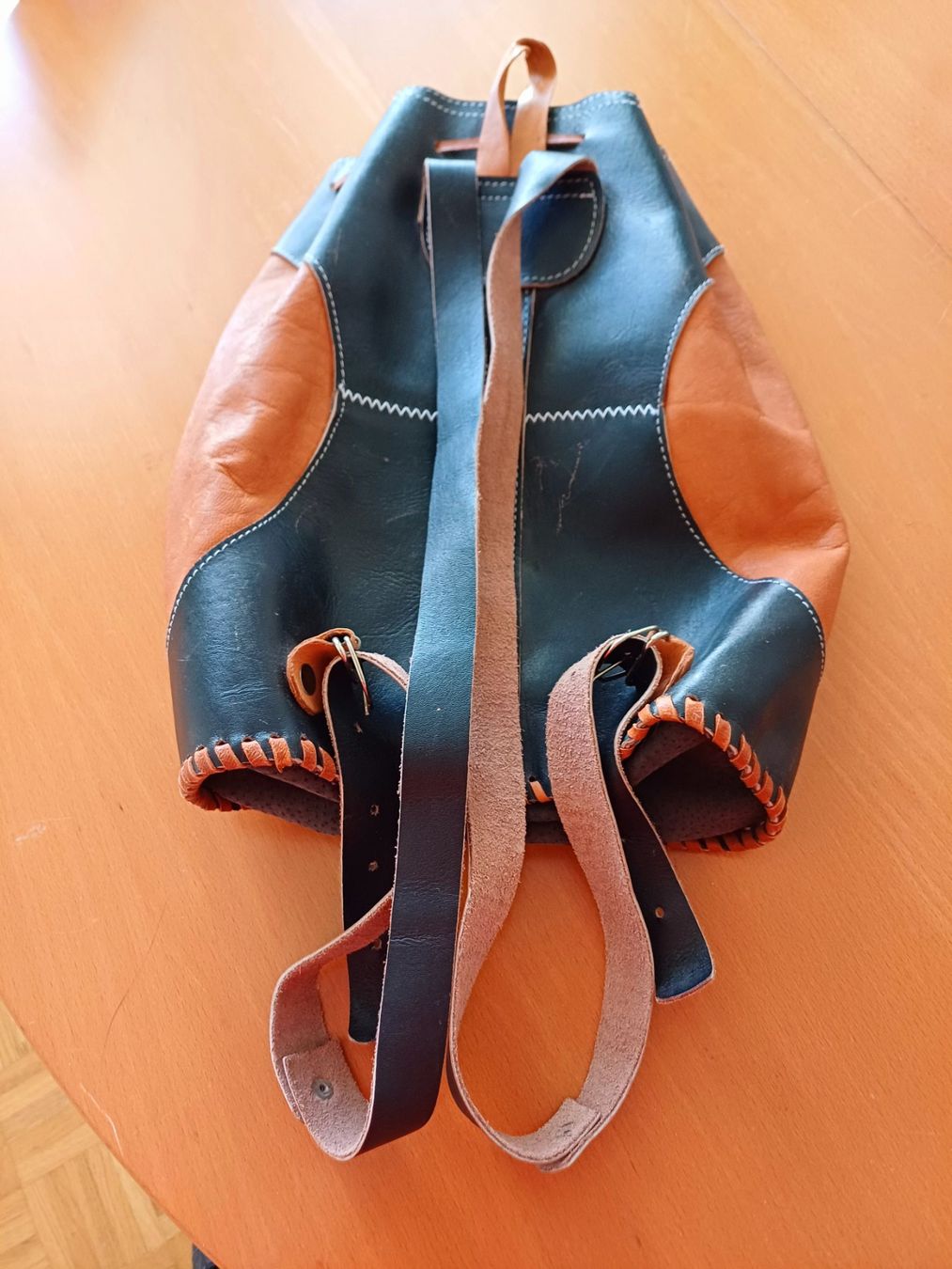 Rucksäcke: Chevrolet Lederrucksack, Oldtimer-Motiv, Handarbeit – Neu (gemäss Beschreibung) aus Kloten von Juanita3 2
