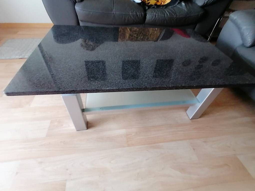 Tische: Couchtisch mit Granit & satiniertem Glas – Gebraucht aus Unterengstringen von per_5fxw 2