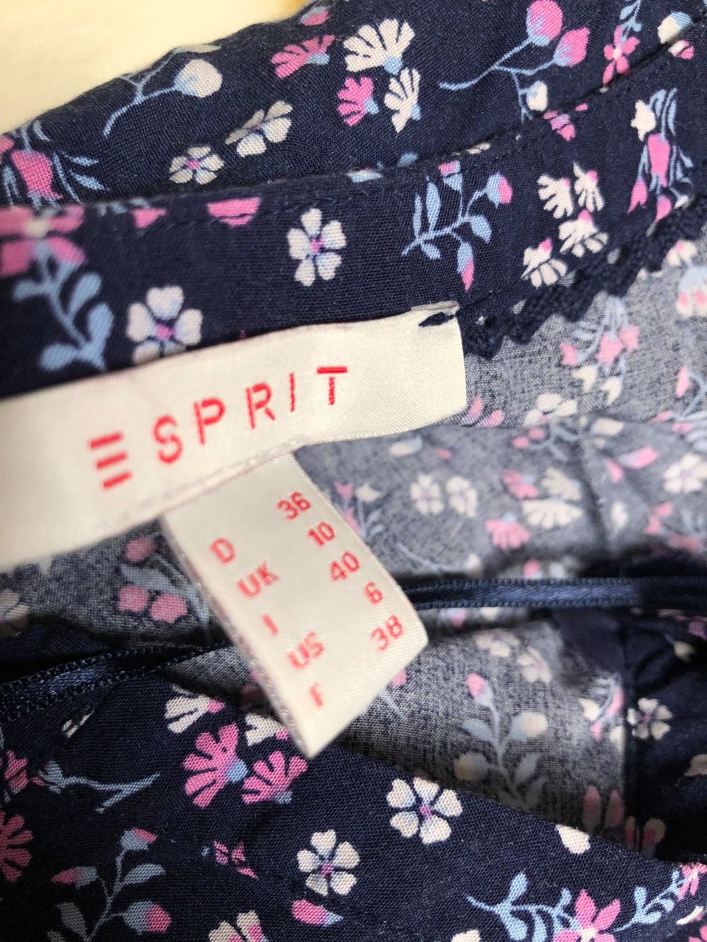 Esprit T-Shirts: T-Shirt Esprit Gr. 36 - neuwertig – Neu (gemäss Beschreibung) aus Eschenbach SG von mhbob 3