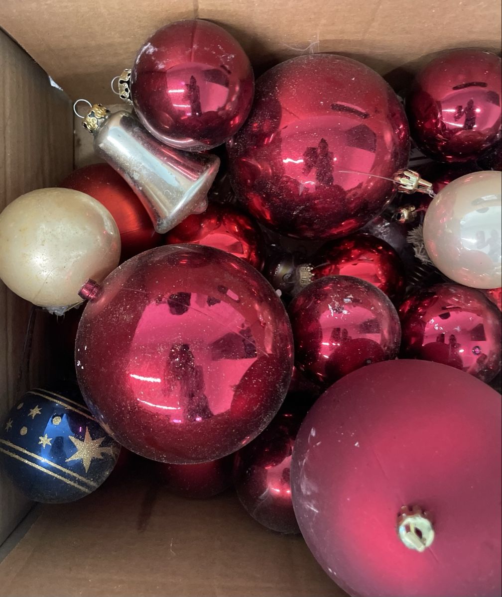 Alle Dekorationen: Weihnachtskugeln-Set, Vintage Christbaumkugeln, Rot/Gold – Neu (gemäss Beschreibung) aus Au ZH von Jaggy4 2