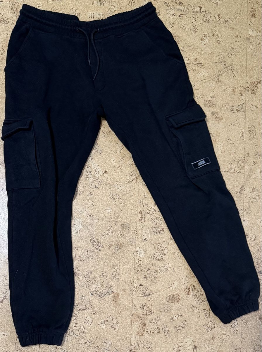 Jack & Jones Pantaloni: Schwarze Cargo Jogginghose Grösse M – Usato da Dürrenäsch venduto da jan_68tx 2