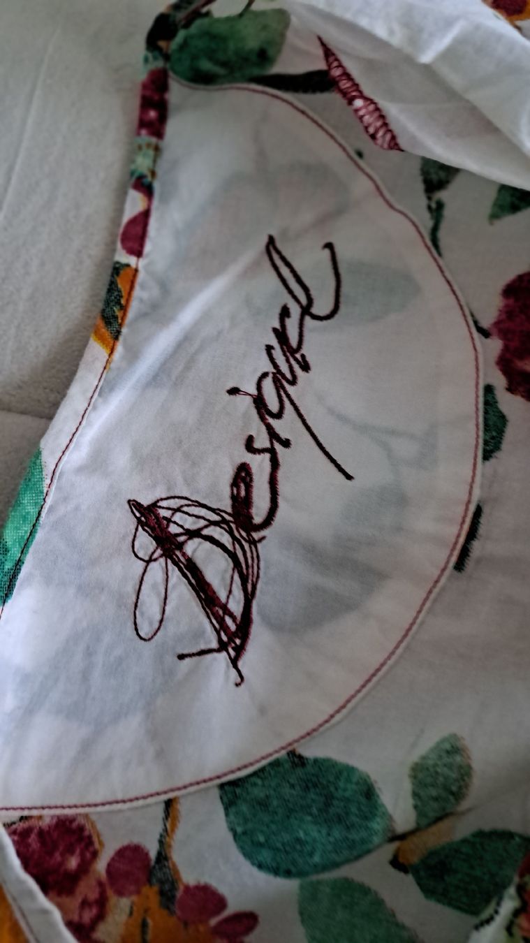 Desigual Kleider: Robe fleurie Desigual multicolore, coupe décontractée – Gebraucht aus Carouge GE von ech_w6tr 1