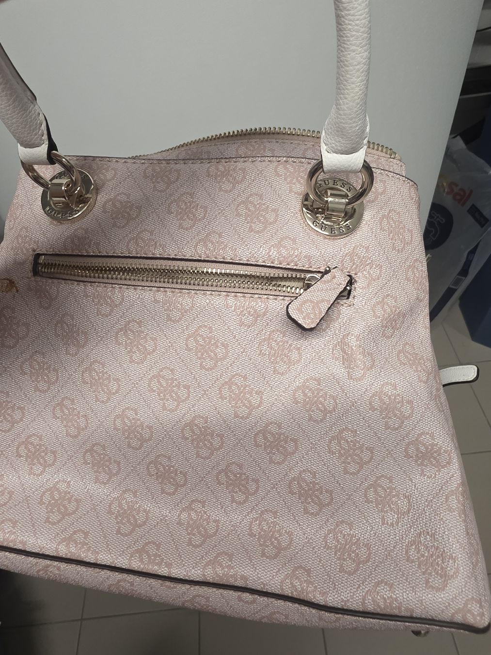 Guess Taschen für Damen: Guess Tasche Handtasche Umhängetasche  – Neu (gemäss Beschreibung) aus Berg TG von lisboa.sky 2