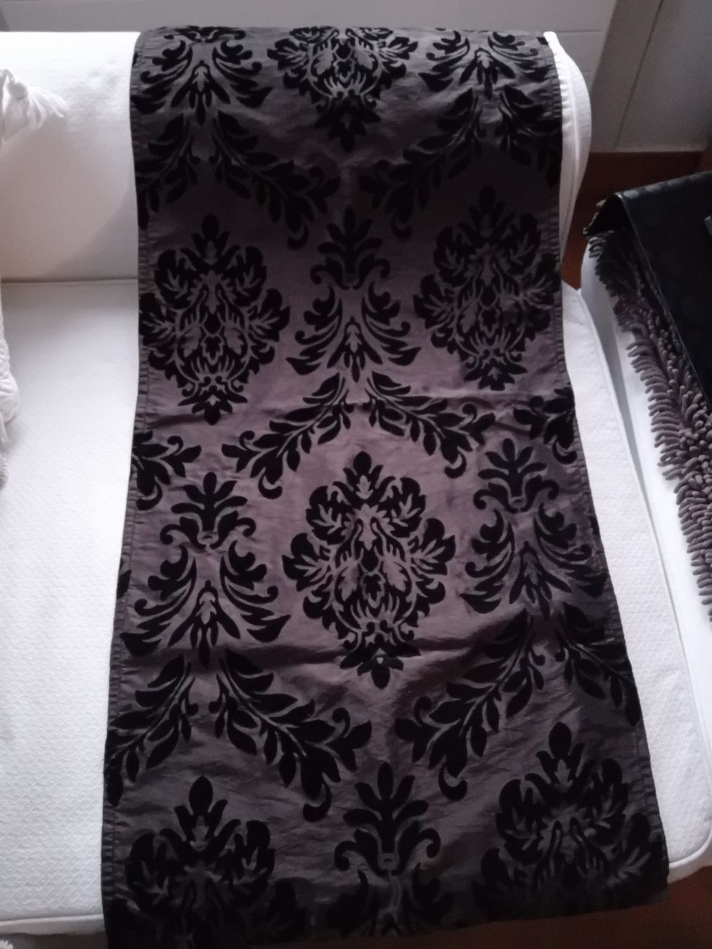 Cuscini: Coussin décoratif velours noir et brun chocolat – Usato da Rüthi (Rheintal) venduto da titlis07 5