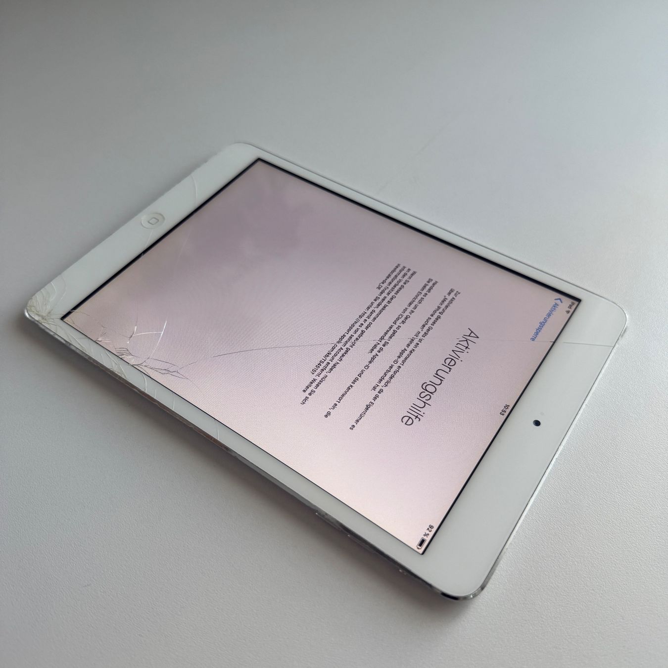Apple Tablet PC: iPad Mini Wi-Fi A1432 Weiß Silber, mit iCloud Sperre – Difettoso da Basel venduto da MY.AIRPODS.SHOP 2