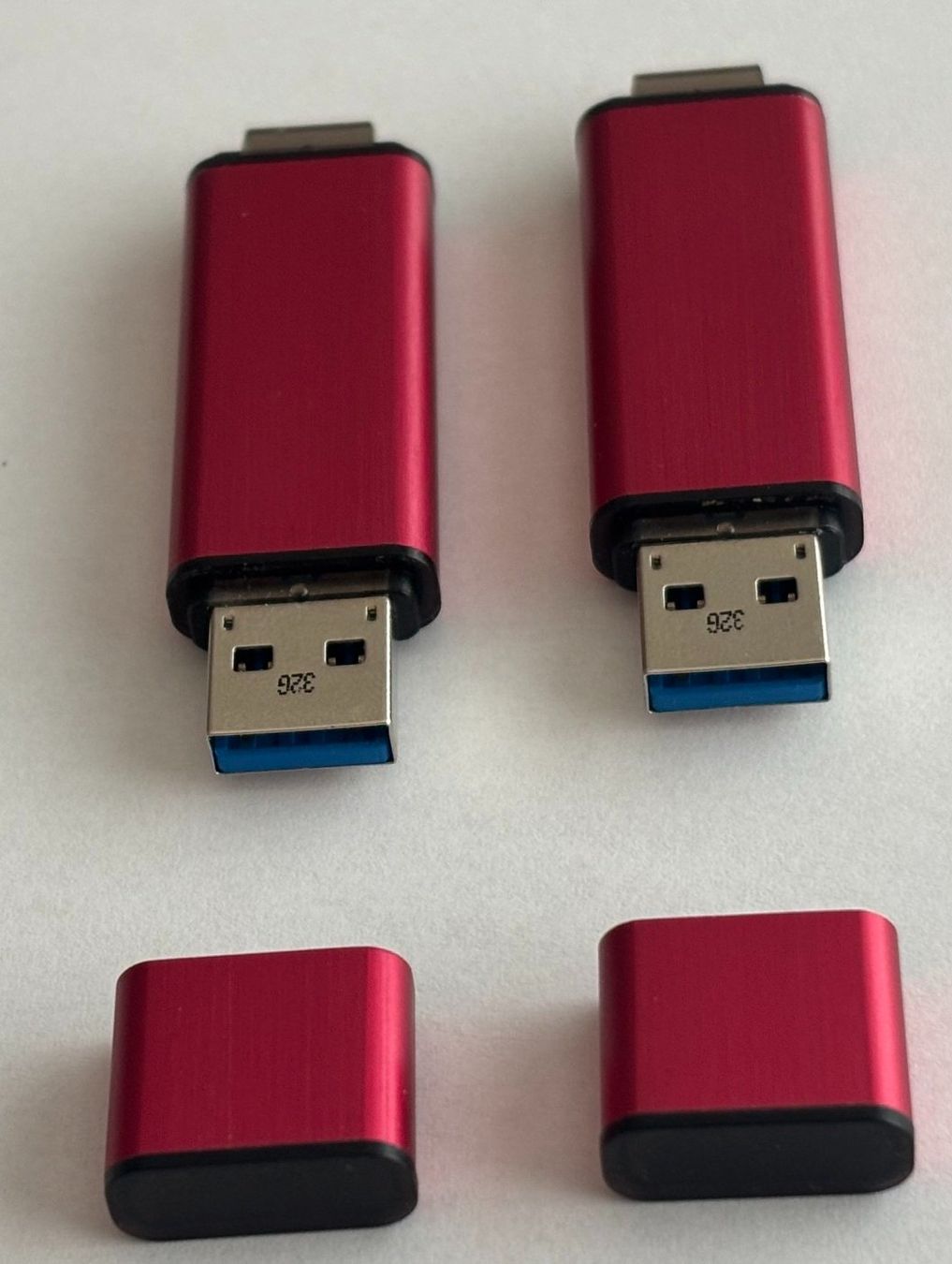 USB Sticks: 2 Stück 32GB USB Sticks mit USB-A – Gebraucht aus Bassersdorf von Antaris01
