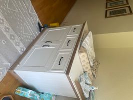 Wickelkommode mit Babybett