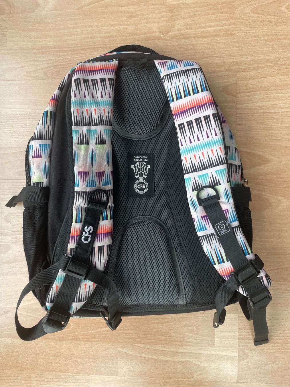 Sacs & sacs à dos: Schulrucksack bunt gemustert mit Air System – D'occasion à Jonschwil par olgatimokhin 1