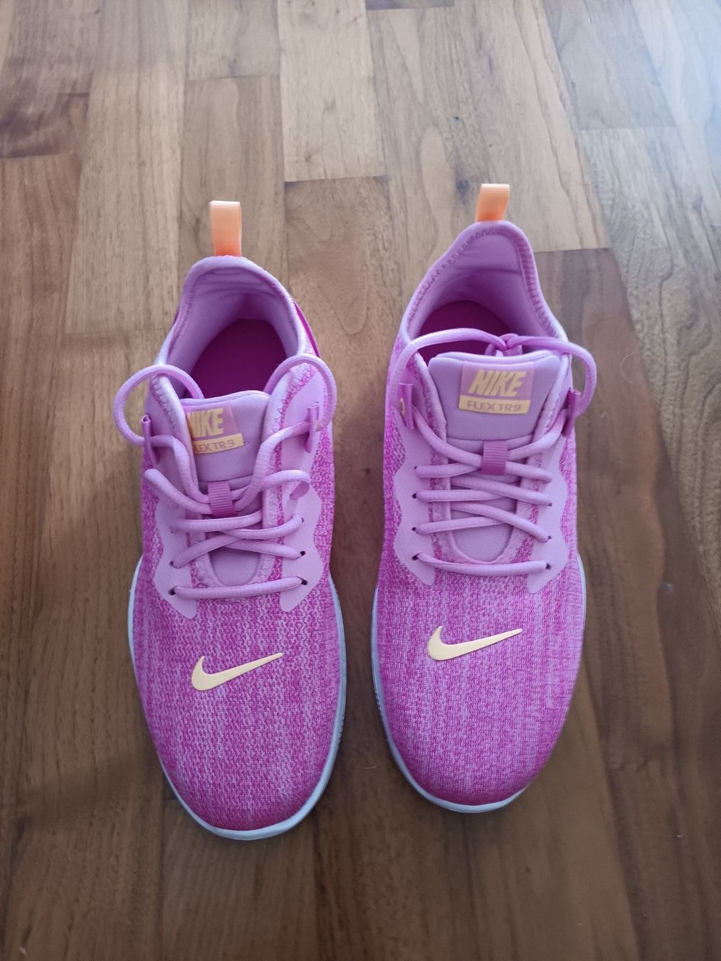 Nike Scarpe da donna: NIKE Original Neu Damen Schuh mit QR Code unbenutzt – Nuovo e nell'imballaggio originale da Chur venduto da alc_9q6q 2