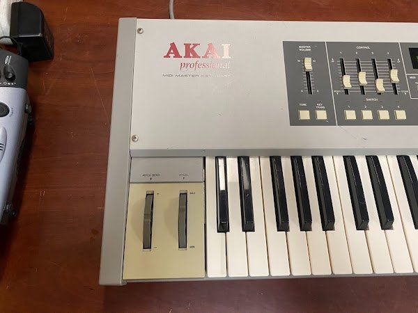 Akai Strumenti musicali: Akai MX-73 MIDI Master Keyboard – Usato da Viganello venduto da XTECHSTOREX 3