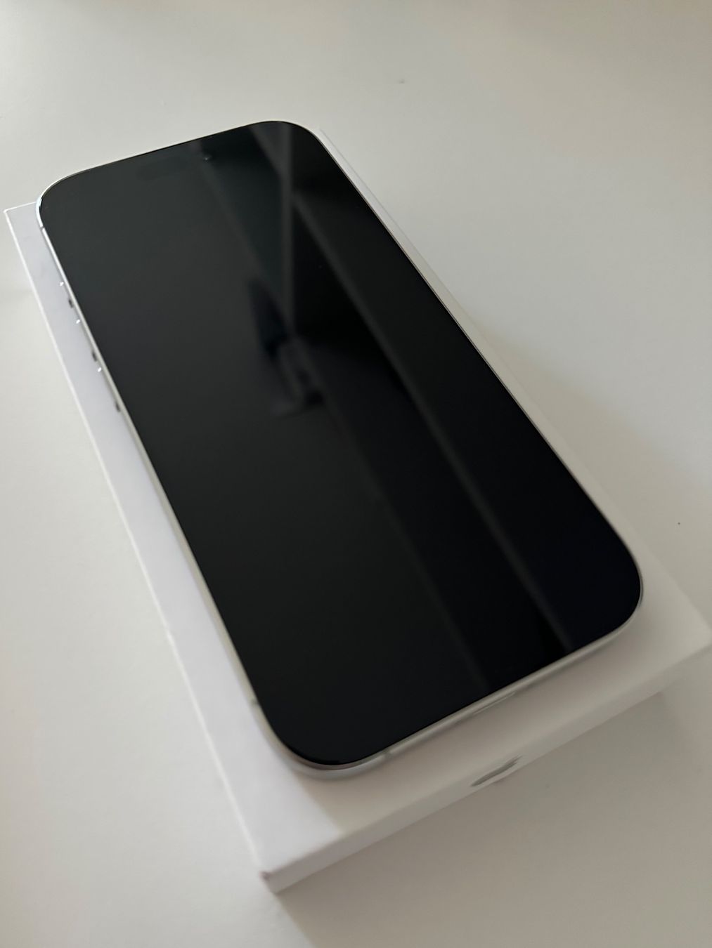 Apple Handys / Smartphones: iPhone 16 Pro 128GB - White Titanium – Gebraucht aus Lausanne von rib.alexx 3