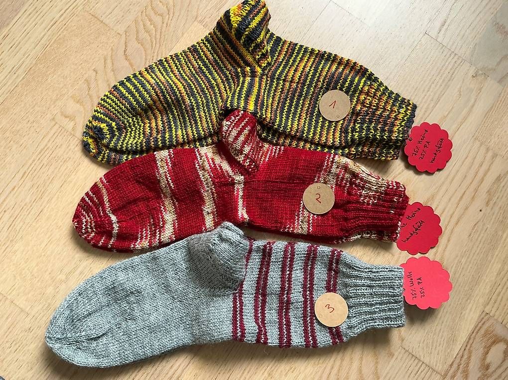 Socken: Socken Gr 42/43 Handgestrickt – Neu und originalverpackt aus Liestal von Strigg-Grossmami