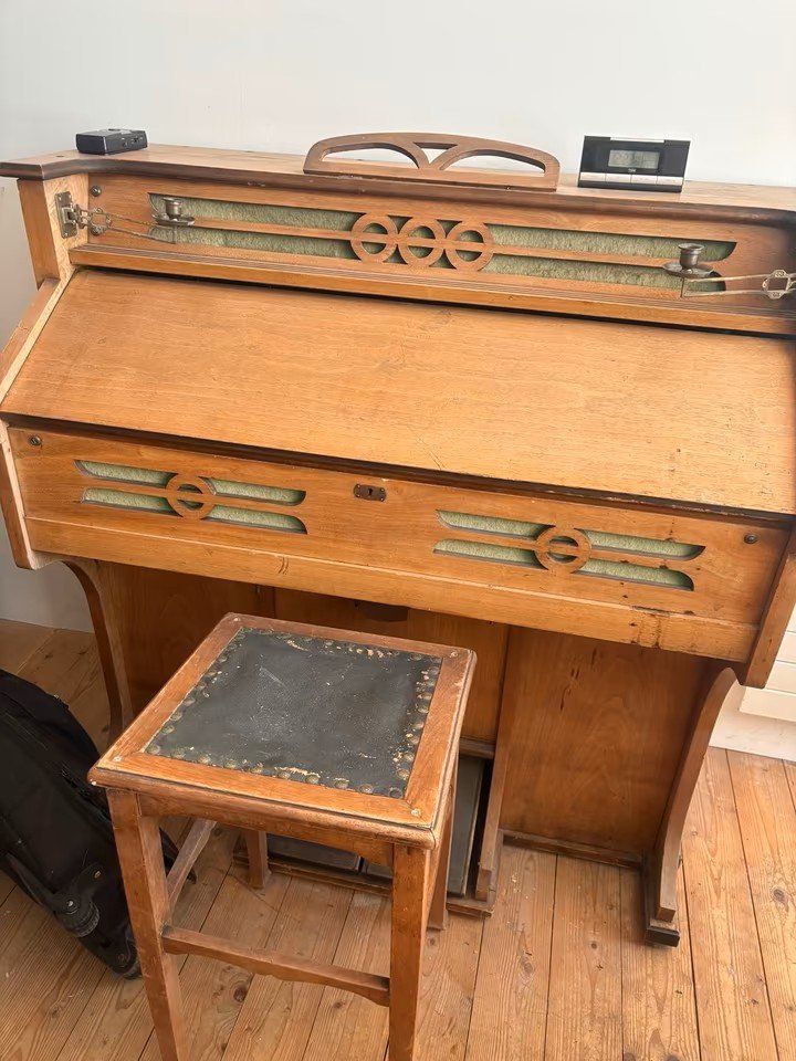 Strumenti musicali: Harmonium Seidler Berlin, mit Hocker – Usato da Wald ZH venduto da Daabo