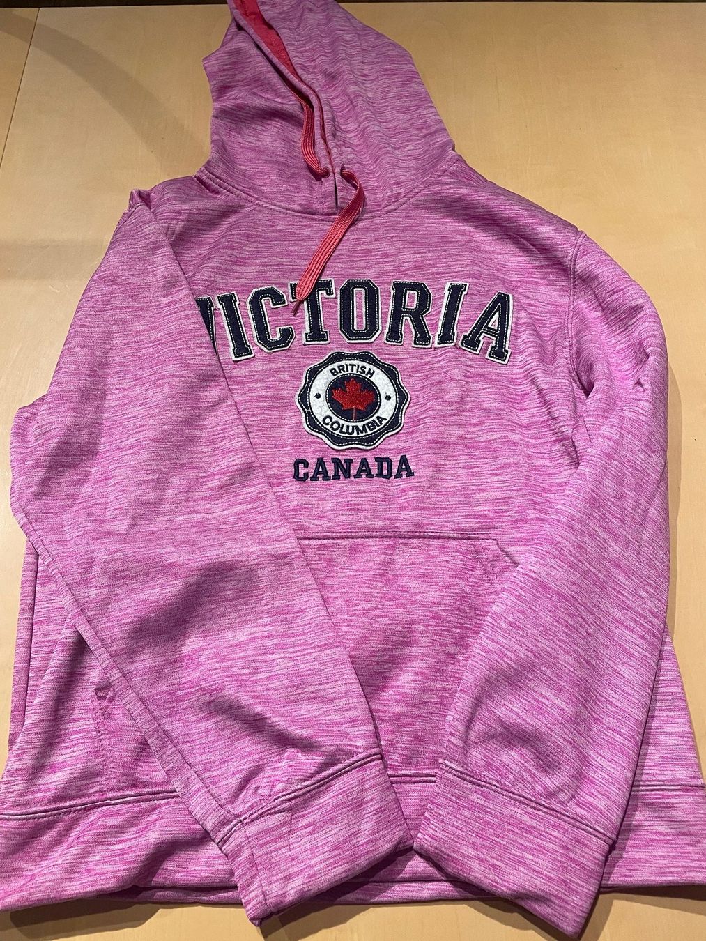 Maglioni & Felpe: Kapuzenpullover Victoria Canada pink Grösse S – Usato da Mägenwil venduto da Zidane1