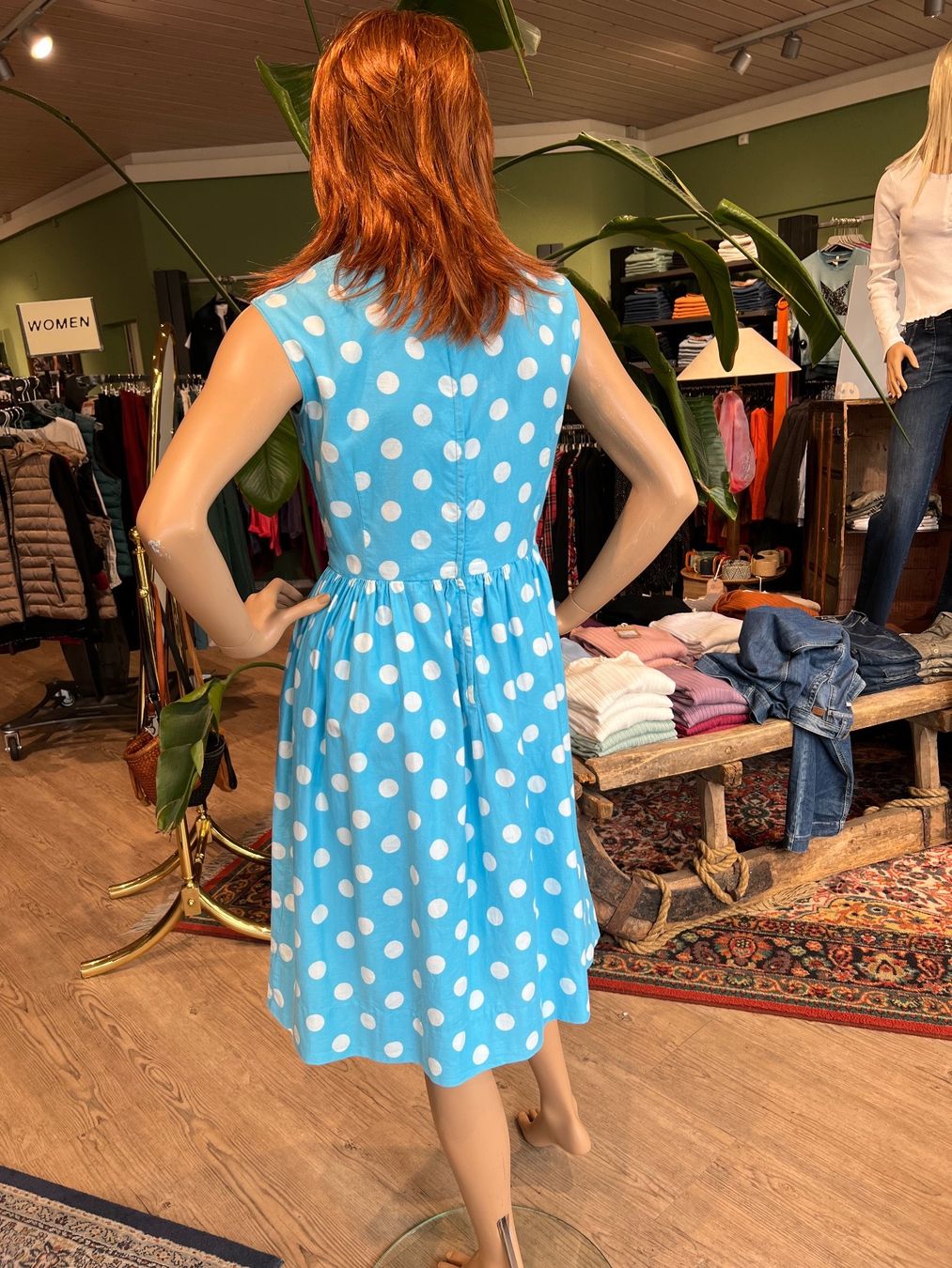 Kleider: Hellblaues Kleid mit weissen Tupfen – Gebraucht aus Wynigen von  1