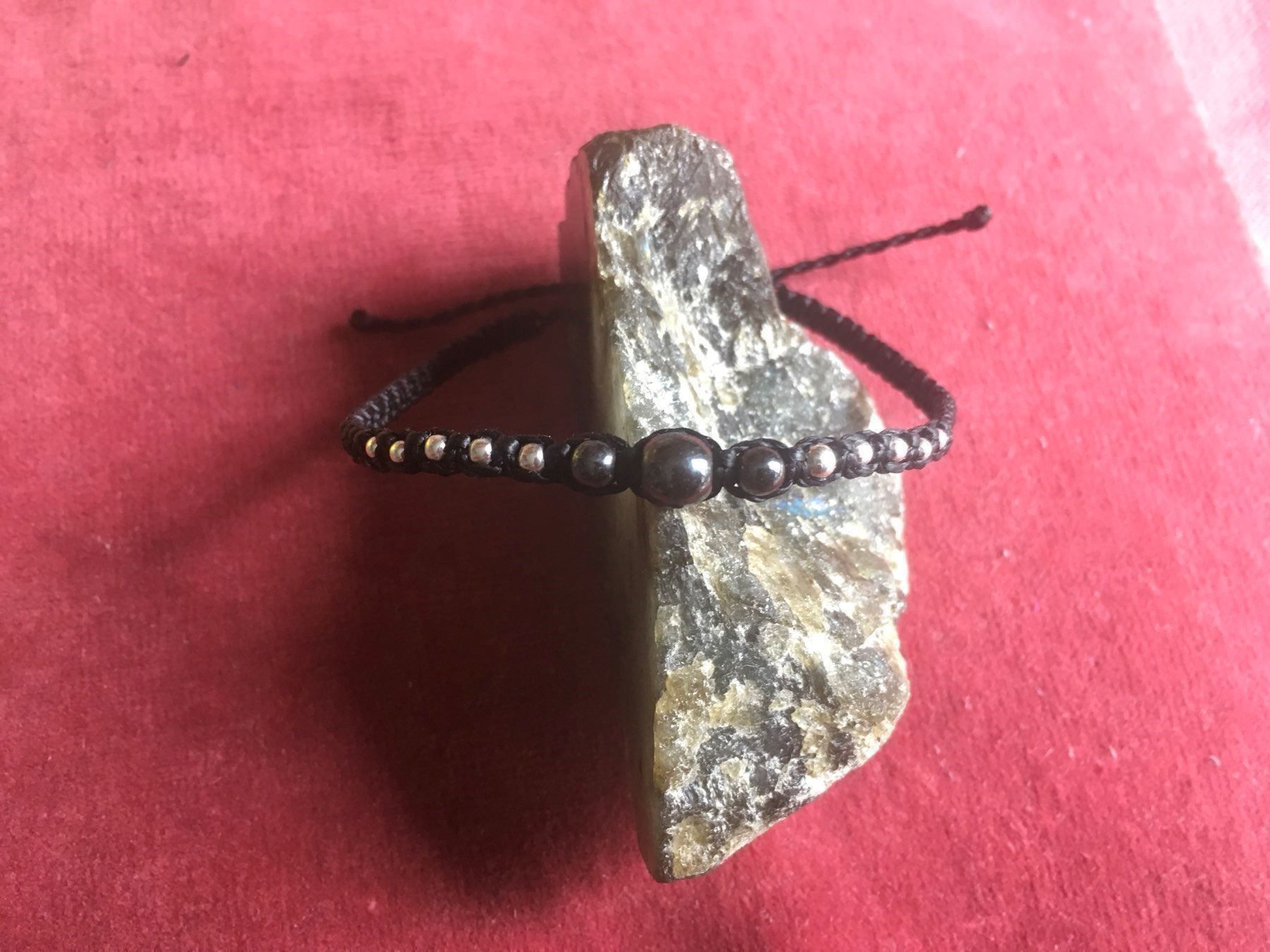 Bracciali & Braccialetti: Hämatit / Armband aus Makramee – Nuovo e nell'imballaggio originale da Zürich venduto da MEVAS-Schmuck