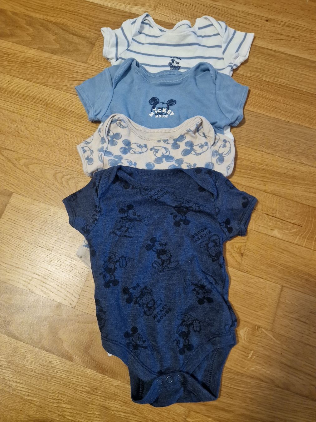 Primark Kleiderpakete: Kurzarm Bodys in Grösse 74 – Gebraucht aus Schliern b. Köniz von Jemy94