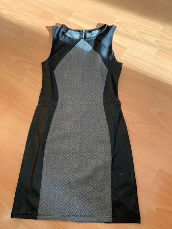 Jolie robe noir-gris t. xs ou 34