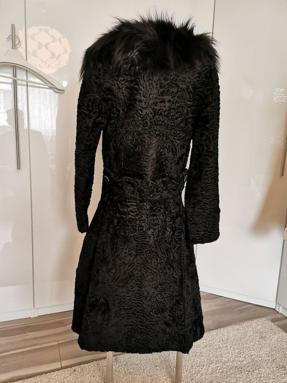 Cappotti: Schwarzer Persianermantel mit Echtpelzkragen, Winter – Usato da Freienbach venduto da Elenaheinz 5