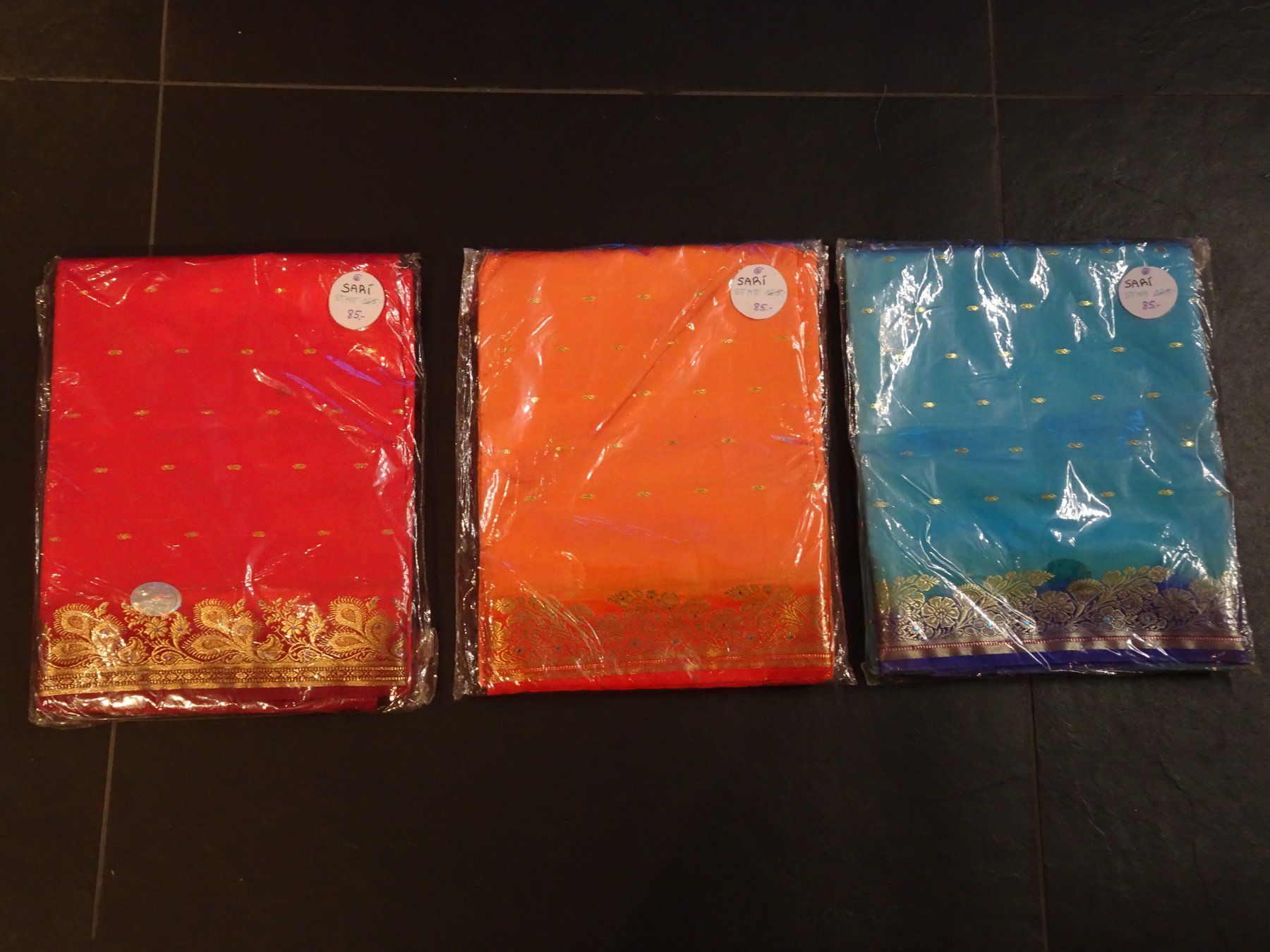Tessuti: Wunderschöne NEUE Saris mit Border Pro Stück 75.- statt 85.- – Usato da St. Gallen venduto da nataraj