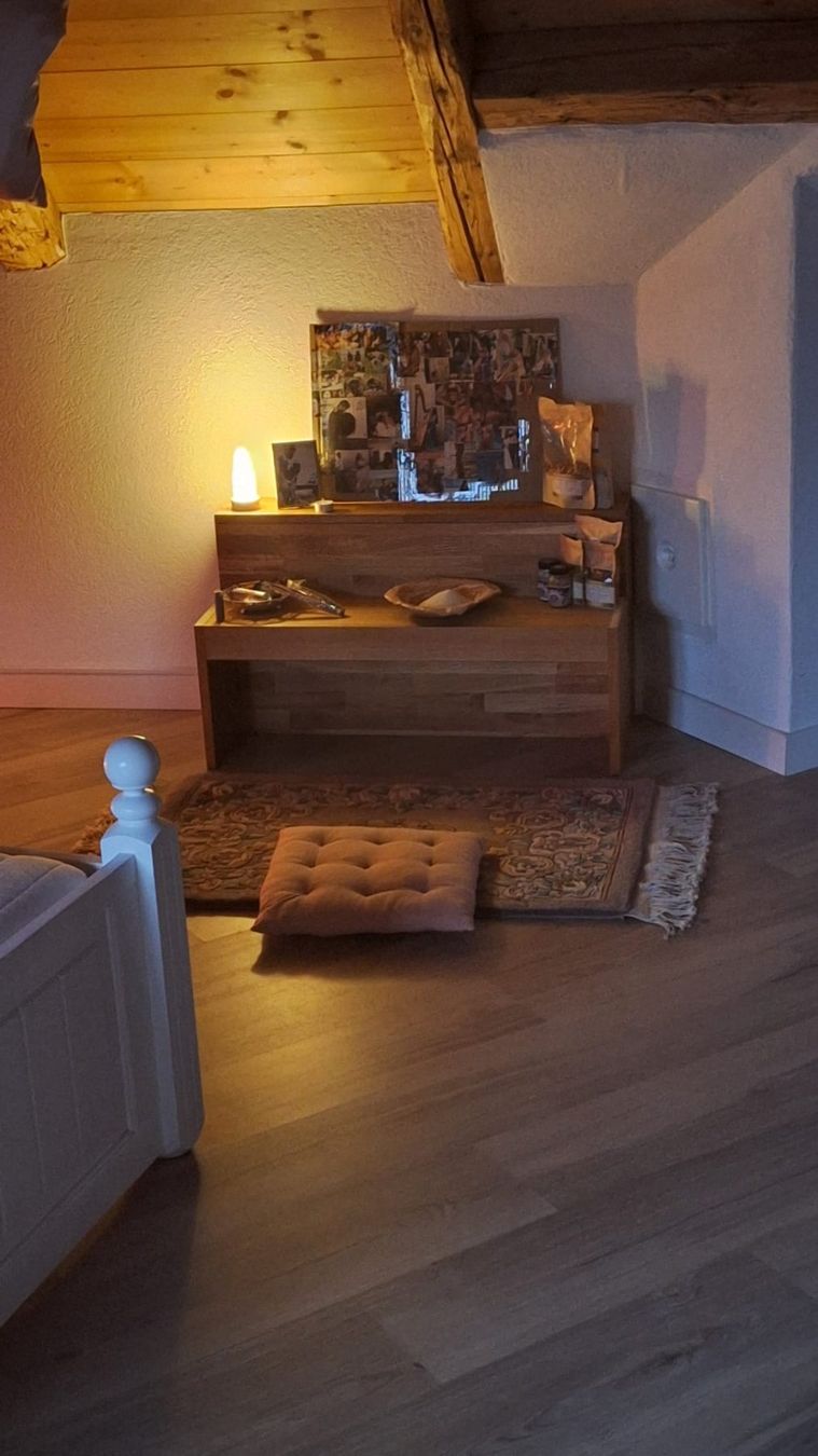 Commodes: Handgemachter 2 teiliger Meditations-Altar – D'occasion à Rüti ZH par isa_5p2x